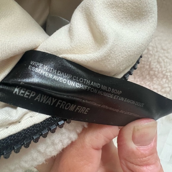 NWT new FREE PEOPLE overachiever Sherpa sling bag white champagne fuzzy - Picture 11 of 17